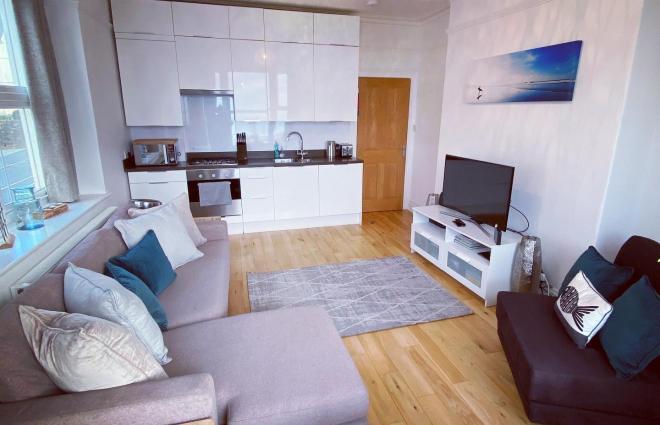 Spacious open plan living and kitchen area in Seablue View Apartment Woolacombe