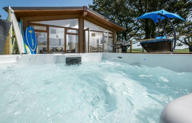 Surf Village: Surf Lodge with hot tub
