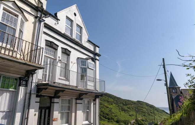 Sea Breeze Apartment Mortehoe Self Catering Apartment with Sea Views
