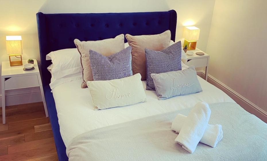 Cosy master bedroom with a king size bed at Sea Blue View apartment in Woolacombe