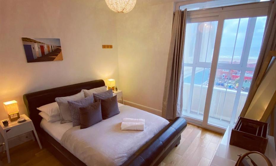 Cosy master bedroom in Seablue View Apartment Woolacombe