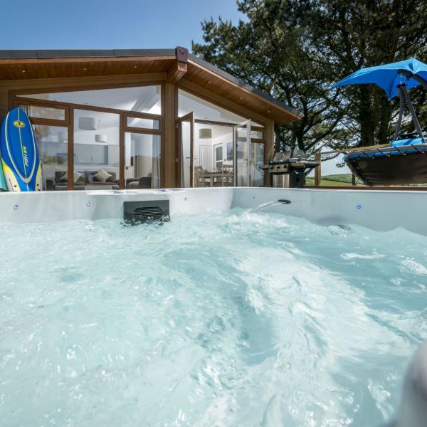 Surf Village: Surf Lodge with hot tub