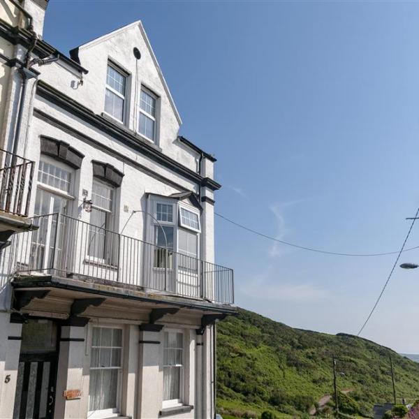 Sea Breeze Apartment Mortehoe Self Catering Apartment with Sea Views